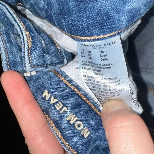 American Eagle destroyed medium wash 00 short normcore mom jeans - Image 2