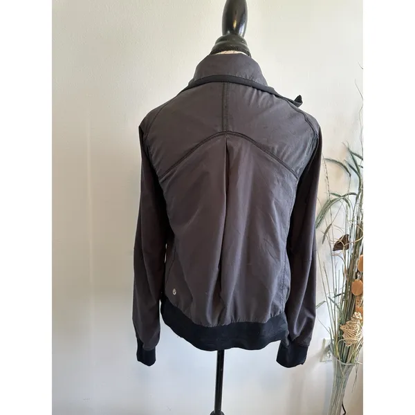 Lululemon Gray Blackish Size 6‎ Athletic Jacket missing zipper - Image 2