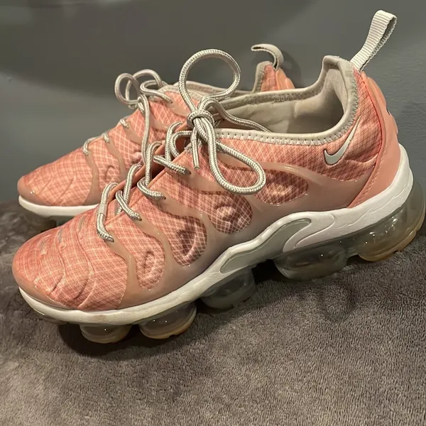 Nike air vapormax plus women’s size 7.5 - Image 4