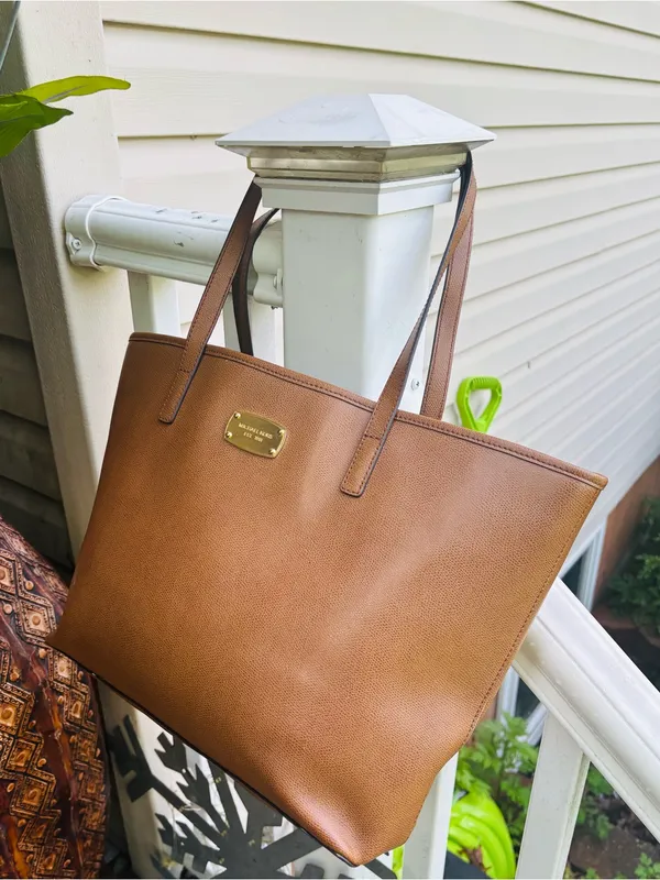 Michael Kors Brown Leather Tote with Gold Tone Logo - Image 4