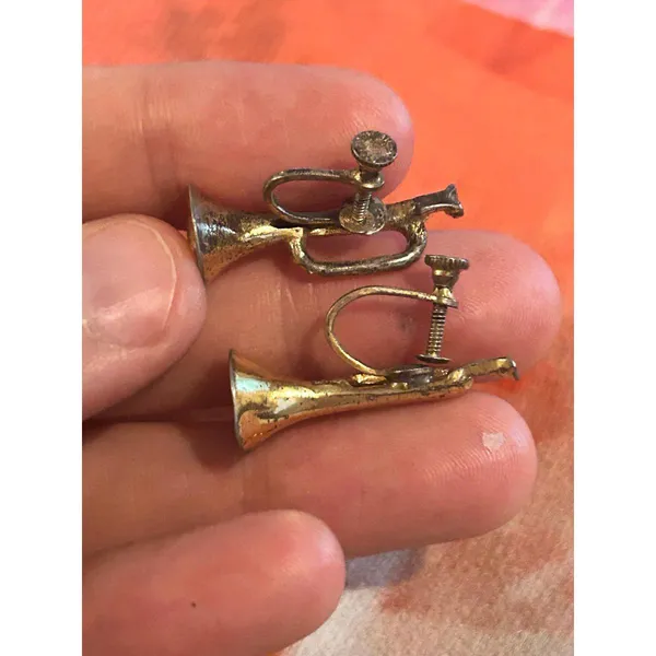 B242 earrings gold tone tarnished fashion repair scrap - Image 2
