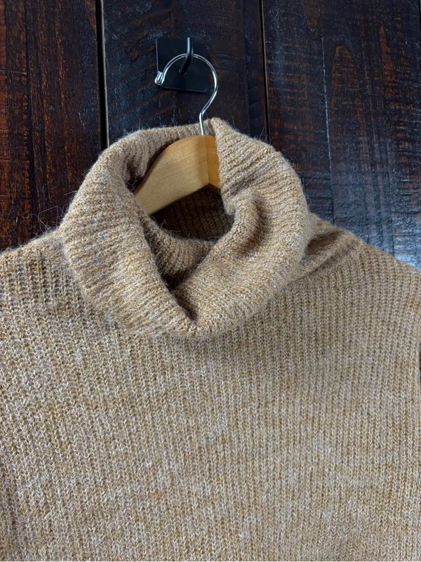 Wild Fable Beige Knit Turleneck Sweater NEW Small - Image 3
