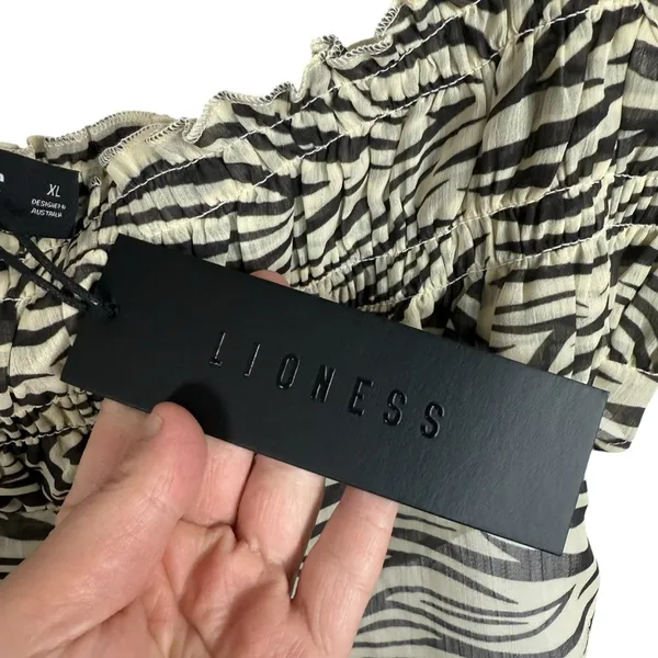 NWT Lioness Women’s District Sheer Asymmetrical Top in Zebra Print Size XL - Image 6