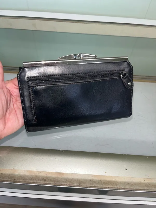 Etienne Aigner Black Leather Kiss-Lock Frame Clutch Wallet - Image 3