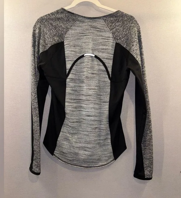 Athleta running wild crewneck base layer size medium raglan long sleeve - Image 5