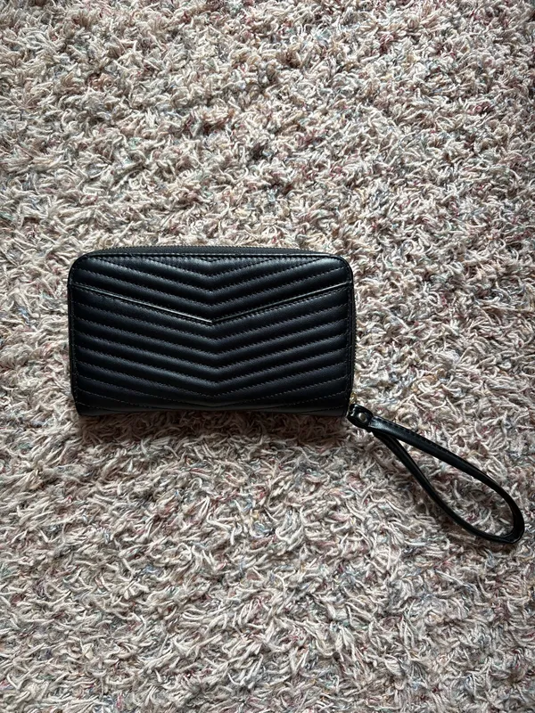 Universal Threads Wristlet Wallet - Image 2