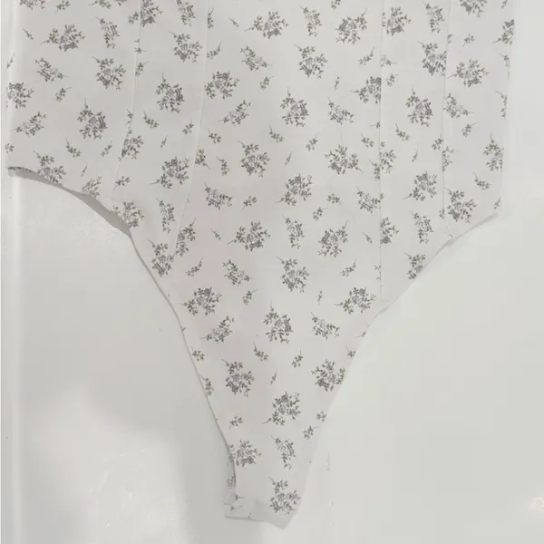 H&M Jersey Thong Bodysuit size Medium Print is lavender small flowers - Image 6