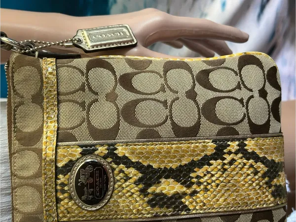 Coach Women’s Sutton Signature Python Swingpack Crossbody Bag - Image 6