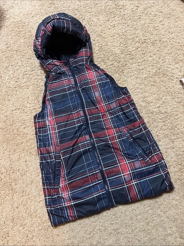 Lululemon reversible fluffy vest. Size 6 - Image 6