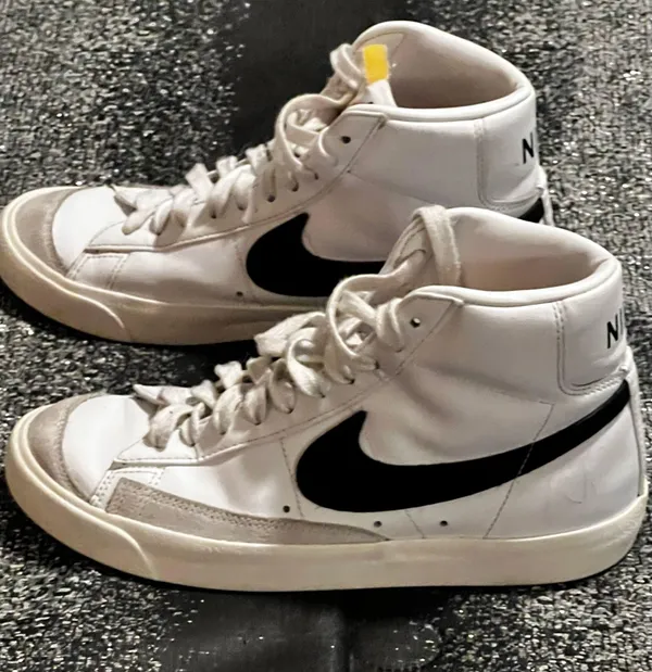 Womens sz7.5 Nike blazer mid '77 vintage high top shoes - Image 5
