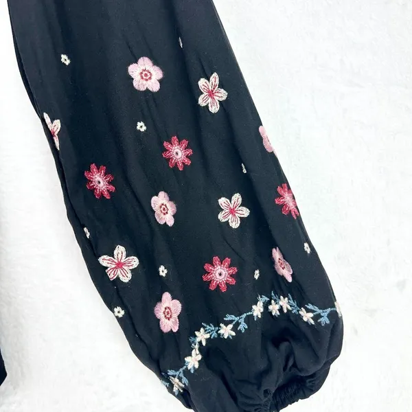 Savanna Jane Floral Embroidered Cinch Waist Top Size Small Black V-Neck - Image 9