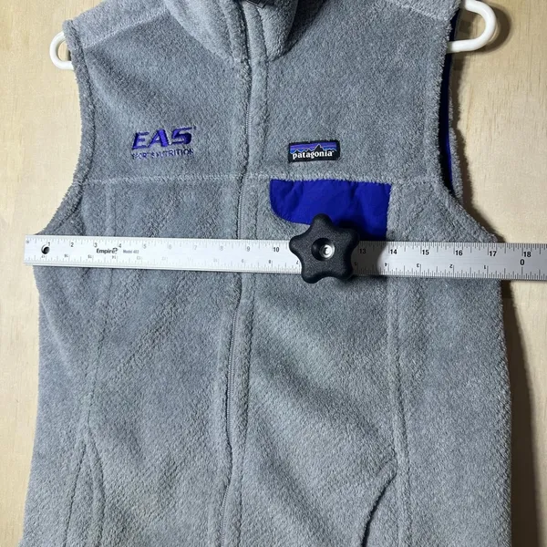 Patagonia Women’s Cozy Gray Fleece Vest‎ with Blue Detail Size Large - Image 5