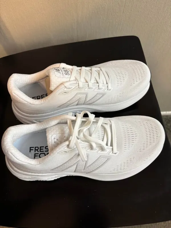 New Balance Fresh Foam 880 White Running Shoes Size 9 - Brand New - Image 4