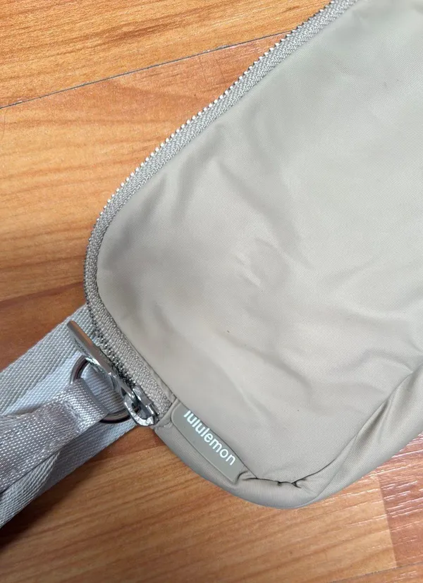 Lululemon Everywhere Crossbody in Trench/White Opal - Image 3