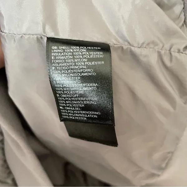 The North Face Monarch Quilted Puffer Jacket in Grey Women’s Medium - Image 4