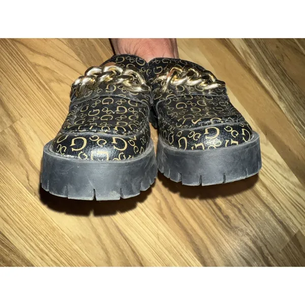 Guess Women's 6.5‎ Hillford Black PU Leather Gold Chain Platform Loafers - Image 5