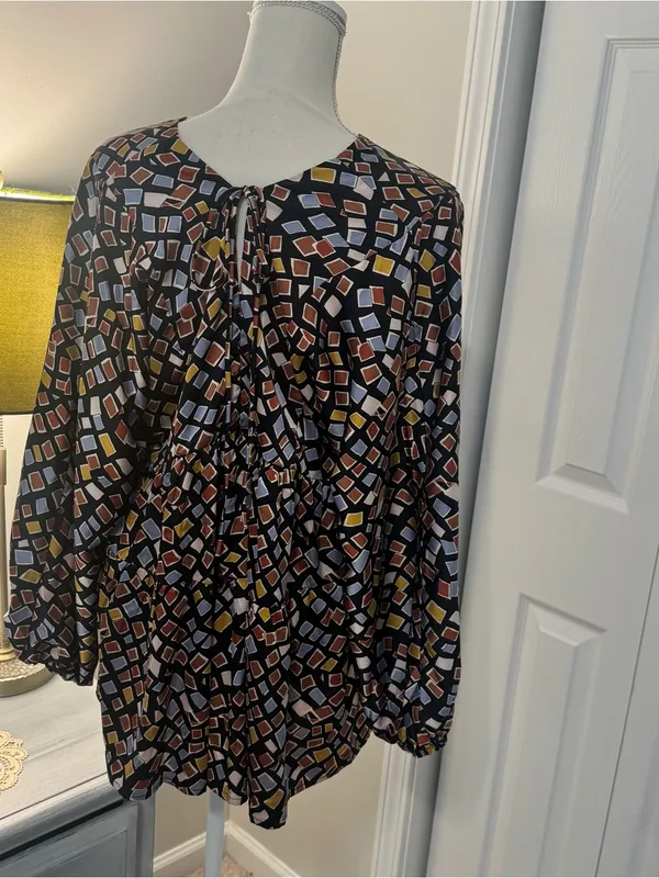 Entro Flowy Geometric Print Blouse Size Large - Image 6