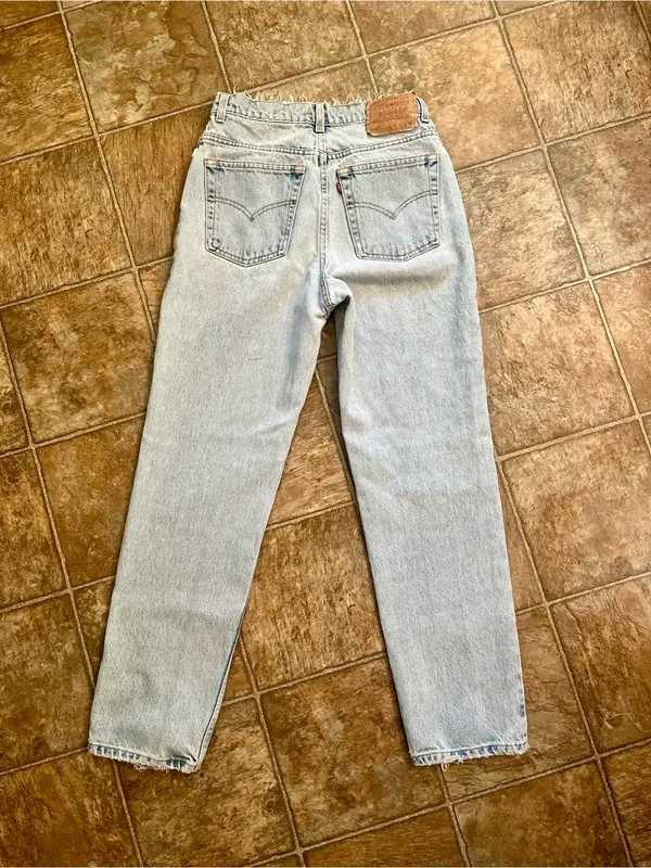 Vintage Levi’s 512 Slim Fit Straight Leg Jeans Light Wash Raw Hem Size 8 Reg GUC - Image 4