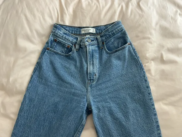 Abercrombie High Rise Jeans - Image 5