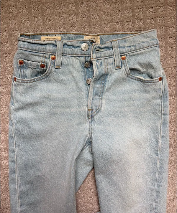 Levi’s Light Denim 501 Crop Jeans - Image 6