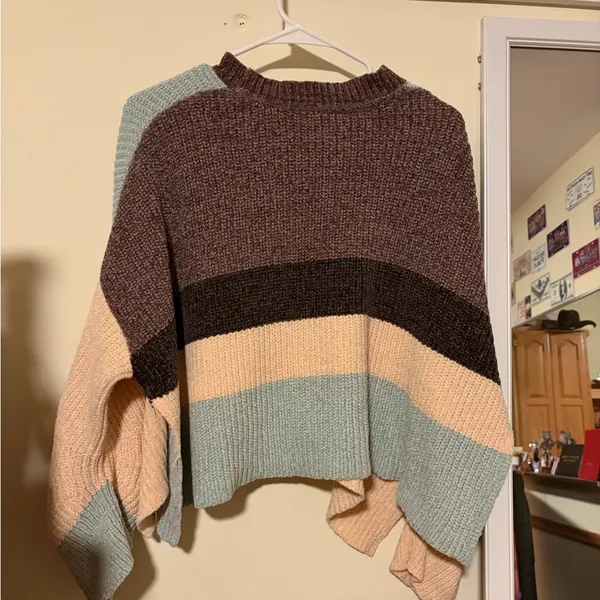 Urban Outfitters Beige and Gray Color - Split Hem Cropped sweater - Image 2