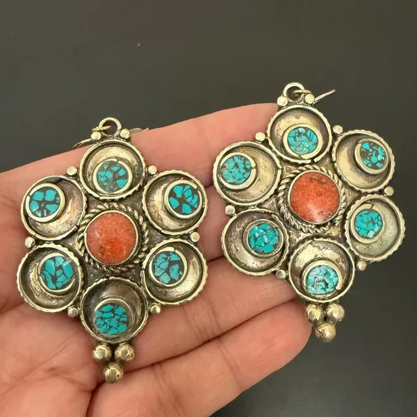Vintage Silver-tone Turquoise & Coral Tibetan Style Flower Dangle Earrings 22g. - Image 4