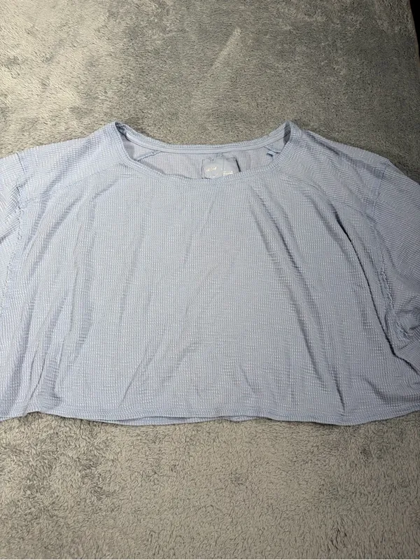 Aerie Light Blue Women's Short Sleeve Crop Top large - Image 3
