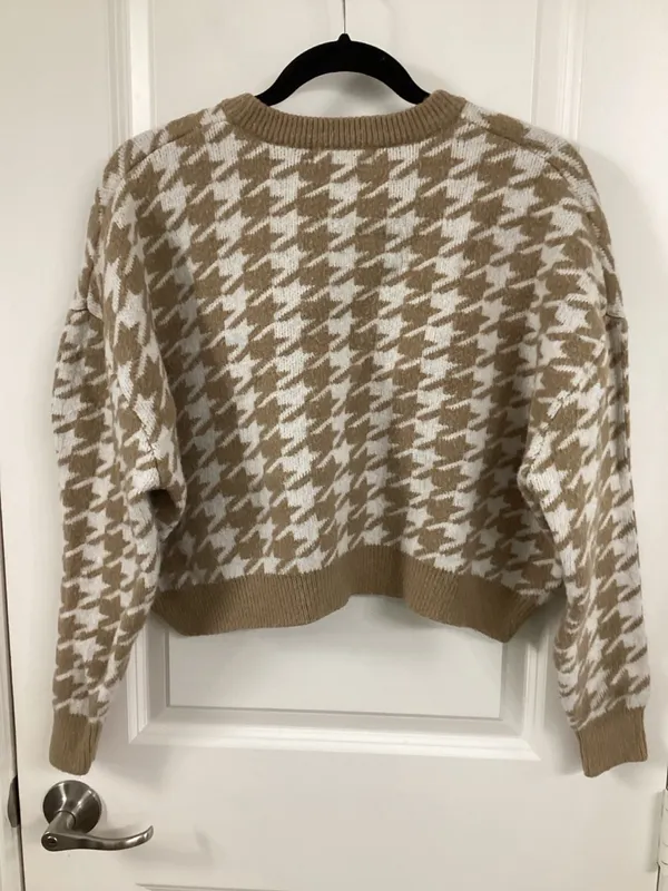 Motel Rocks Margo Jumper in Knit Houndstooth Brown Cropped Sweater - Image 3
