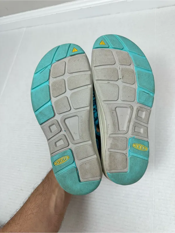 KEEN Women's Uneek Sneaker in Turquoise and Gray Size 7.0 - Image 8