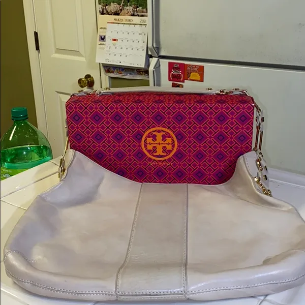 Tory Burch Taupe Leather Shoulder Bag with Gold Hardware - Image 14