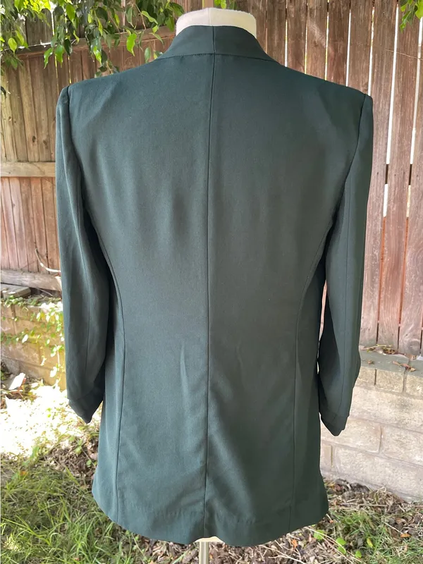 Aritzia Babaton Power Hip Blazer Forest Green 2 minimalist capsule wardrobe chic - Image 4