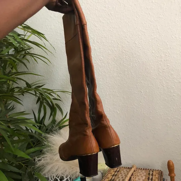 Vintage 90s Golden Brown Tan leather knee-high riding boho equestrian boots kitten heels hippie indie - Image 3
