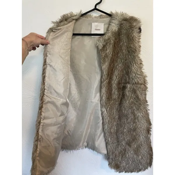 Pull And‎ Bear Faux Fur Vest Women’s Size L - Neutral Mobwife Statement Piece - Image 2