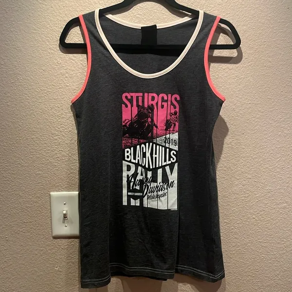 Harley-Davidson Women’s Sturgis Badlands 2019 Tank Top Size Medium - Image 2
