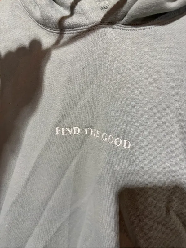 Find the good sweatshirt Size XL - Image 2