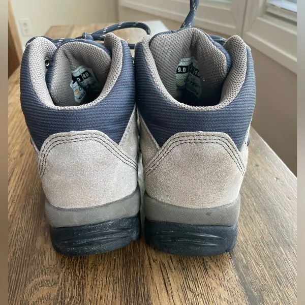 Hi-Tec Hiking Boots - size 9 - Image 2