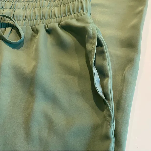 A New Day Jogger Pants Women’s Size Medium Green Lightweight Tapered Leg Pull On - Image 4