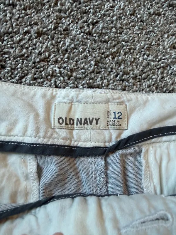 Old Navy Grey chino shorts - Image 3