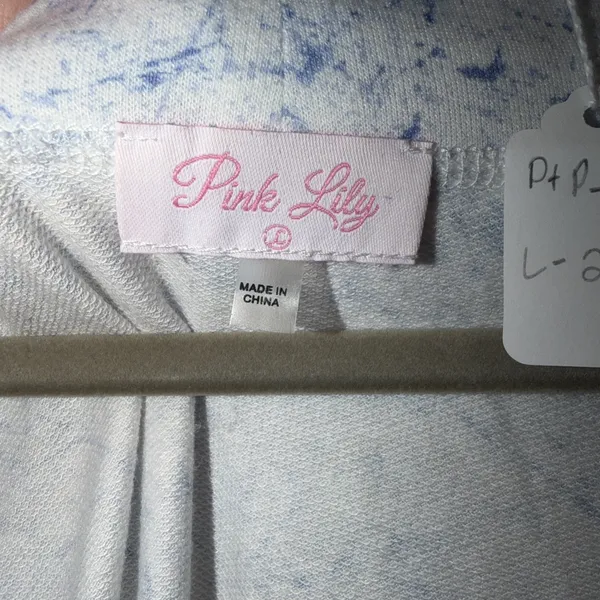 Pink Lilly Blue And White Splatter‎ Pullover Top Size L - Image 3