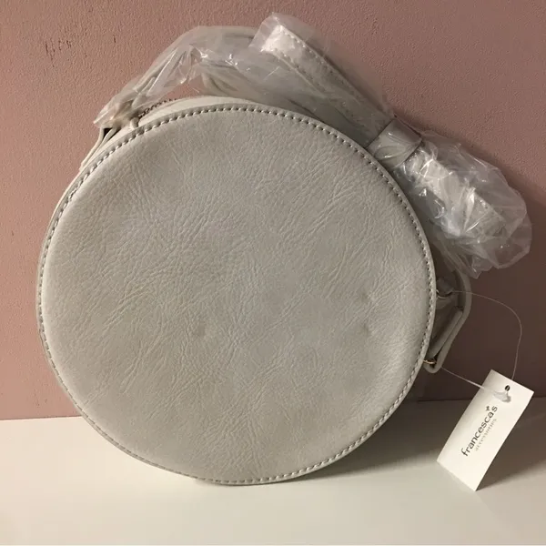 Francesca’s Collections Light Gray Faux Leather Circle Crossbody Bag NWT - Image 3