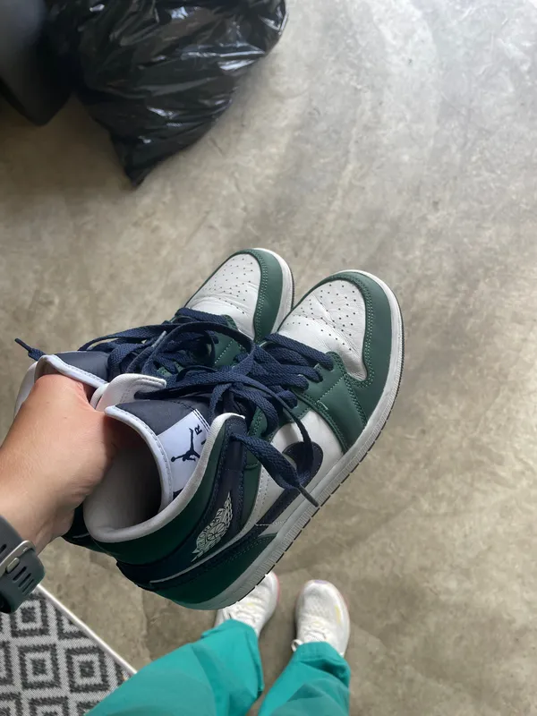 Nike Air Jordan 1 Mid - Image 3