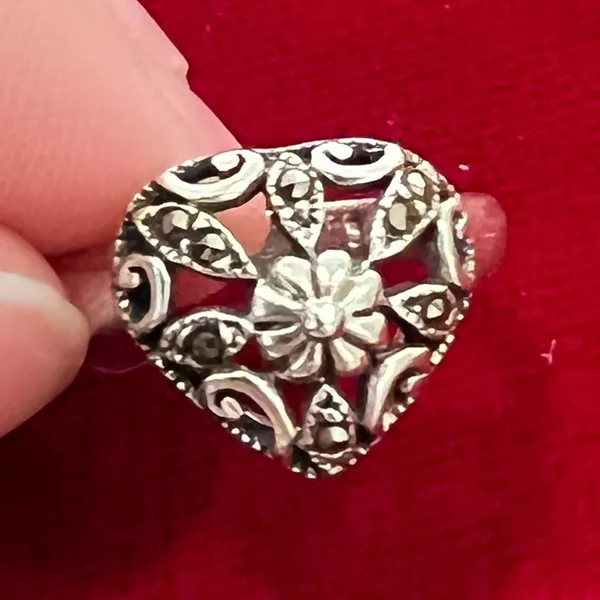 Vintage sterling silver heart ring - Image 2