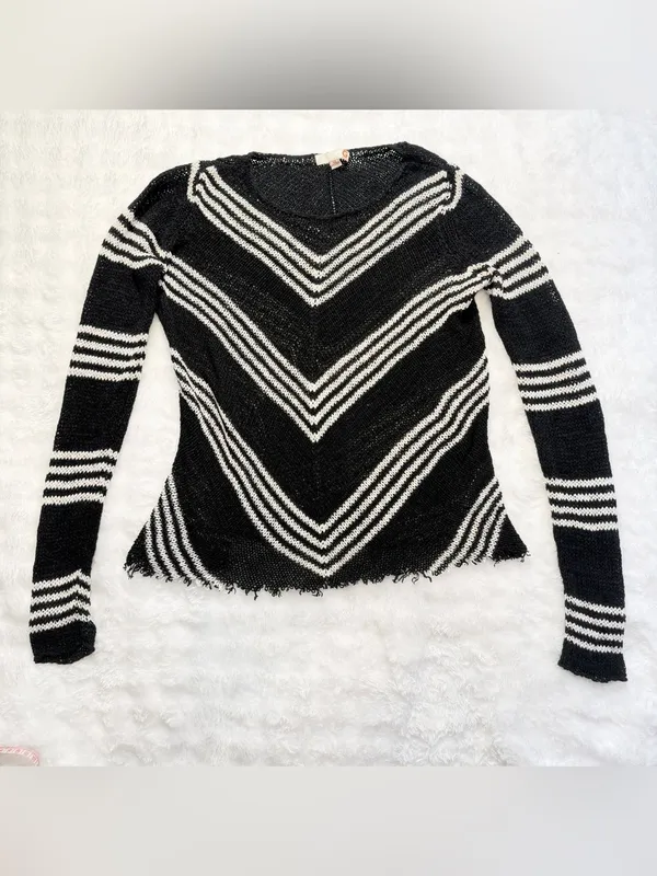G by Guess Women's Black & Cream Chevron Fringe Crewneck Sweater Size XS - Image 2