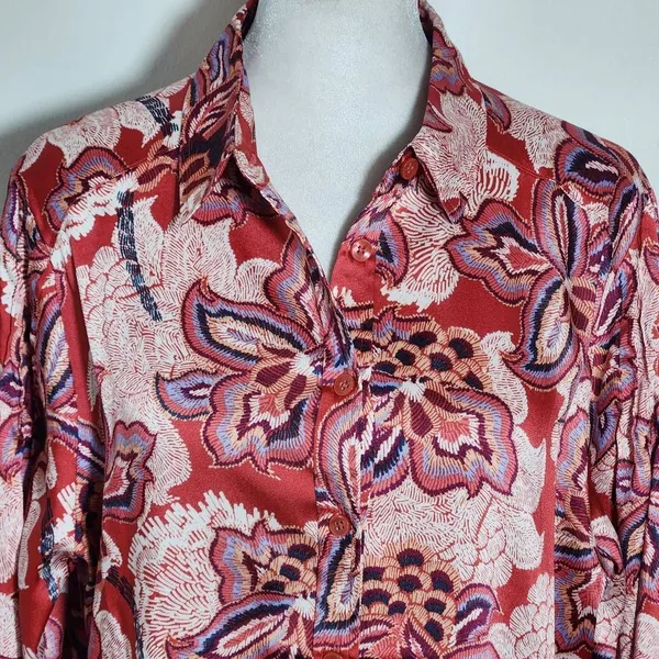 Chico's Red Satin Paisley Blouse with Ruffled Cuffs Size Medium Colorful Blouse - Image 3