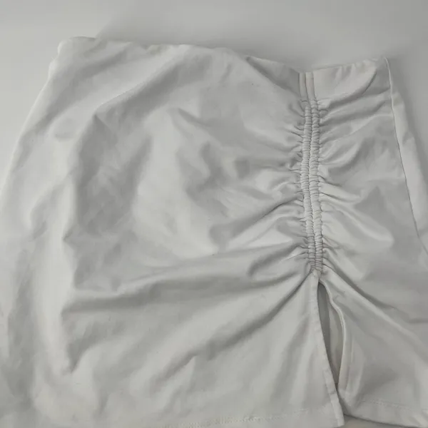 White fox boutique white mini beaded skirt size medium - Image 3