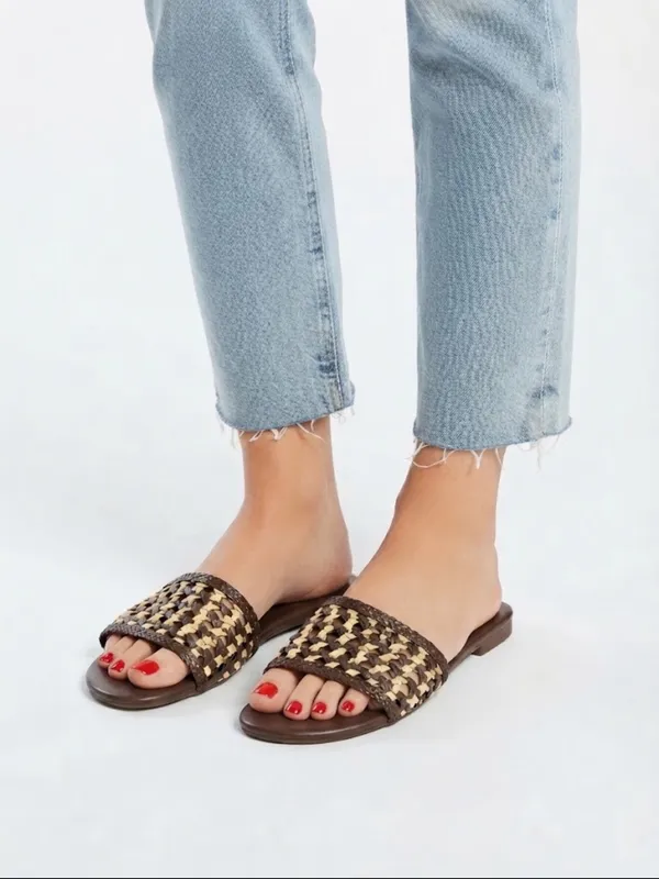 Steve Madden Brown and Tan Woven Slide Sandals size 7.5 - Image 6