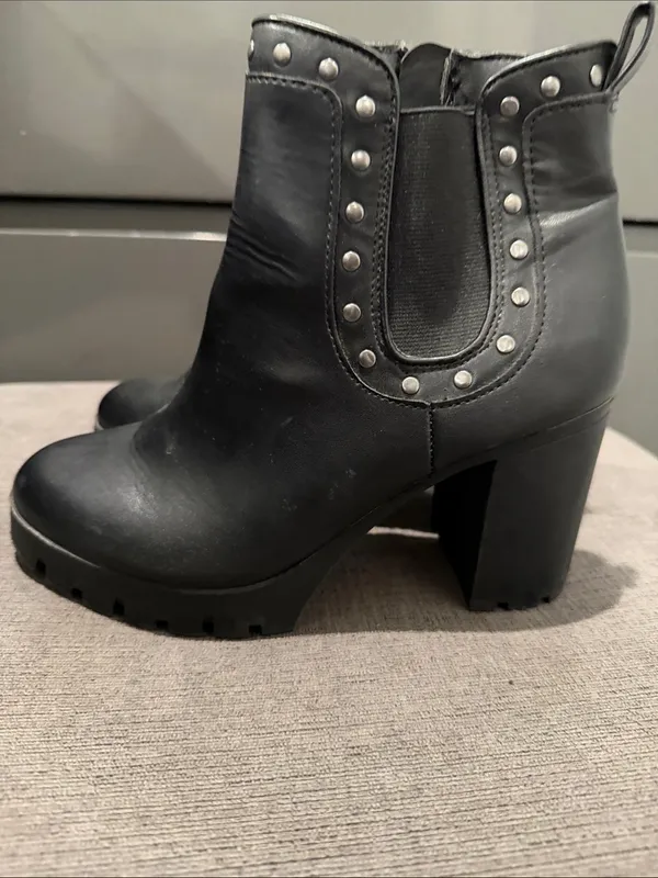 New Report Black Stud-Trim Chunky Heel Ankle Boots Size 8M - Image 3