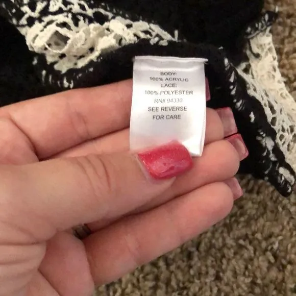 5/$30 🎈 Takeout medium black cropped sweater‎ - Image 4