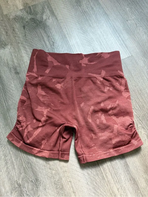 GymShark High Rise Gym Shorts Adapt Seamless Camo Small Maroon - Image 8