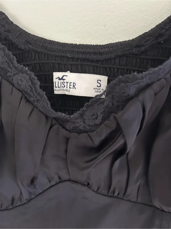 Hollister Black Long-Sleeve Cropped Ruched Bust Top - Image 3
